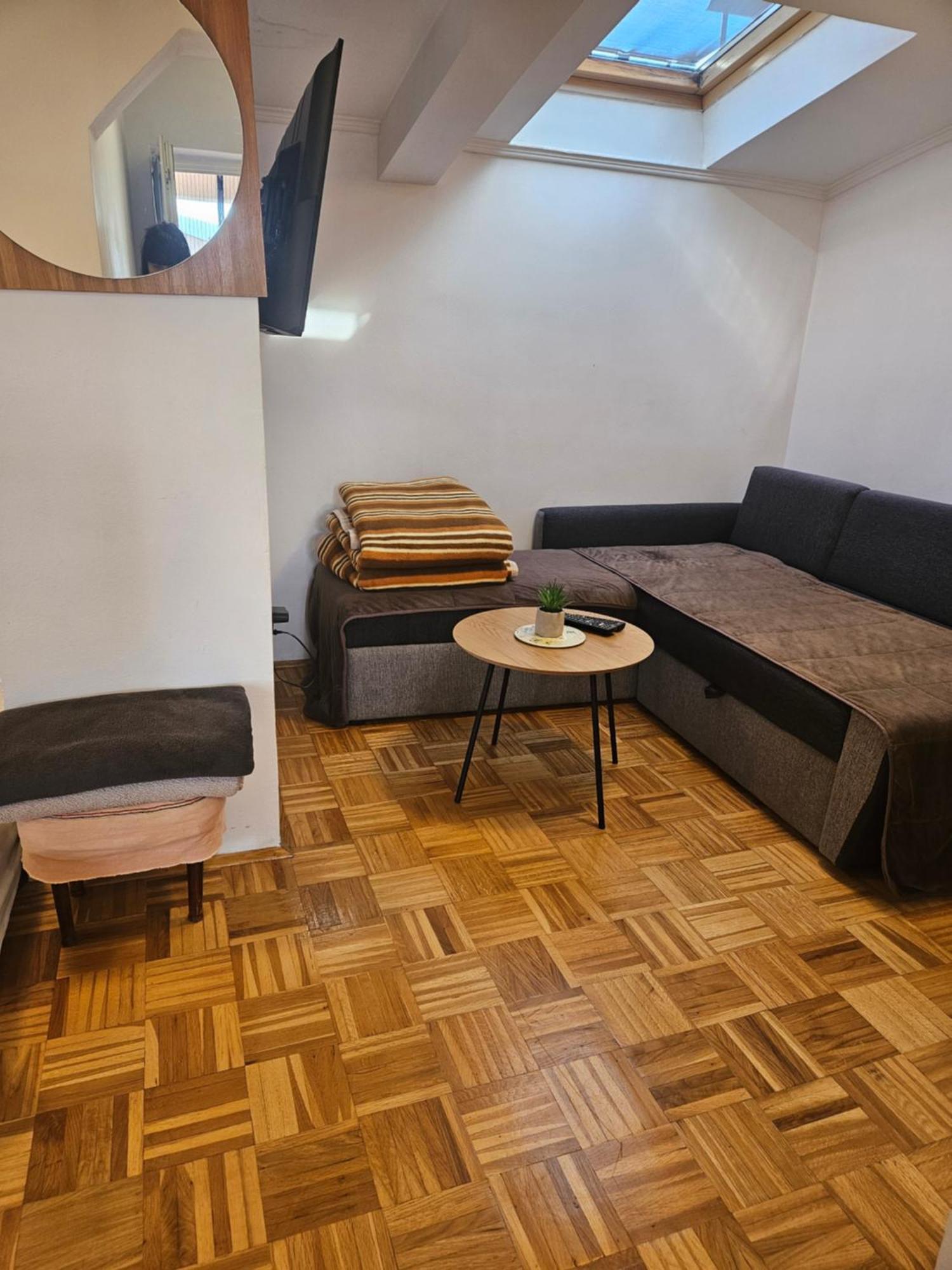 Apartman Ellye Lukavica ภายนอก รูปภาพ