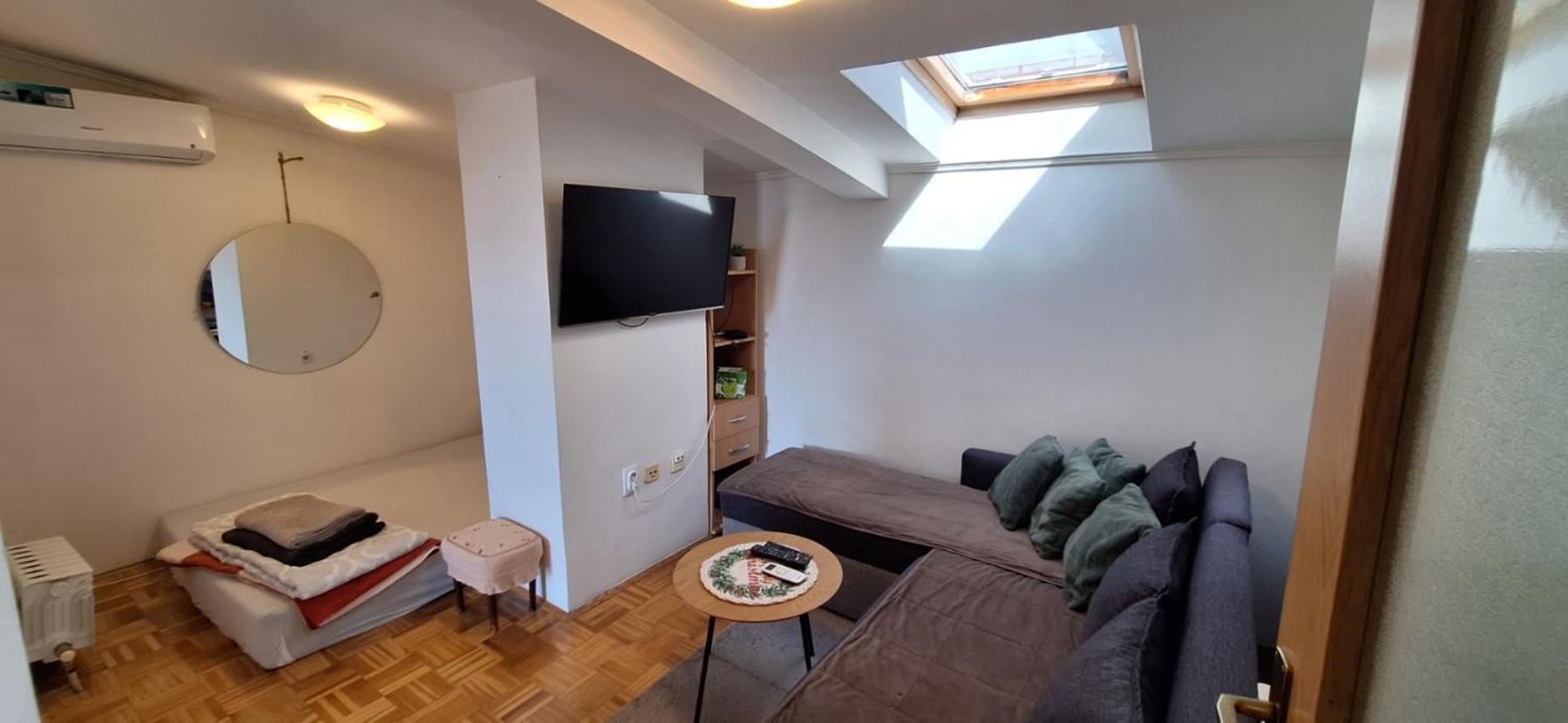 Apartman Ellye Lukavica ภายนอก รูปภาพ
